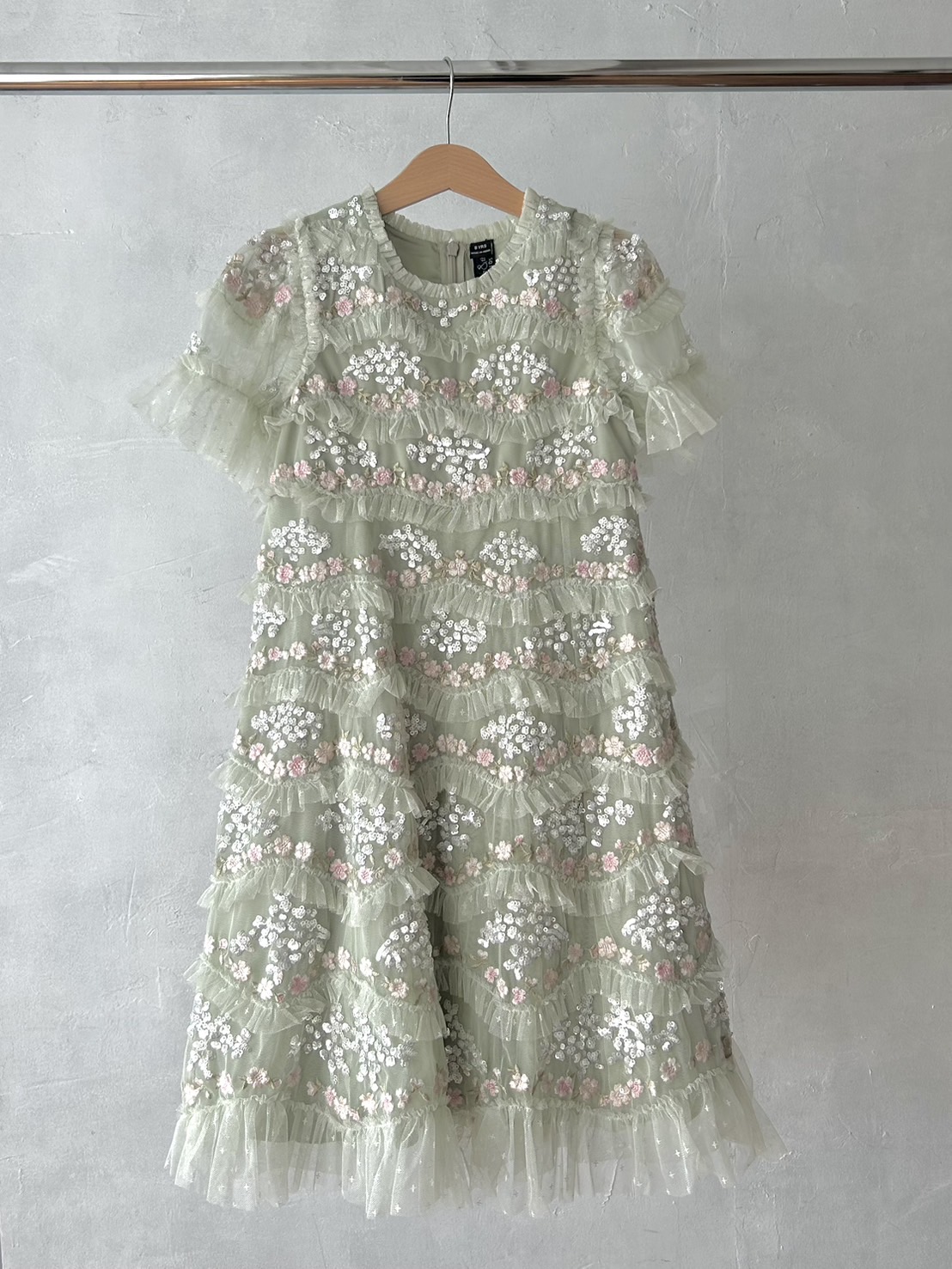 〈NEEDLE & THREAD〉Light green dress